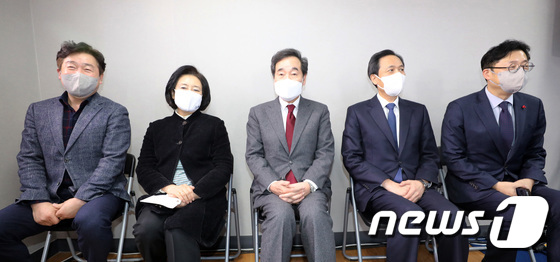 서울시장 보궐선거 후보들과 함께 자리한 이낙연 대표