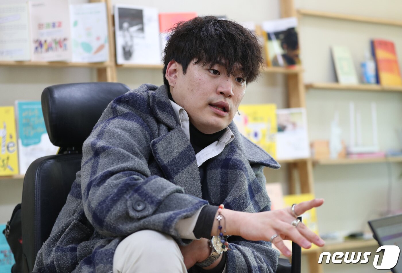 본문 이미지 - 유진우씨(26)가 27일 오후 서울 종로구 노등장애인야학에서 뉴스1과 인터뷰를 갖고 있다. 2021.1.27/뉴스1 ⓒ News1 박지혜 기자