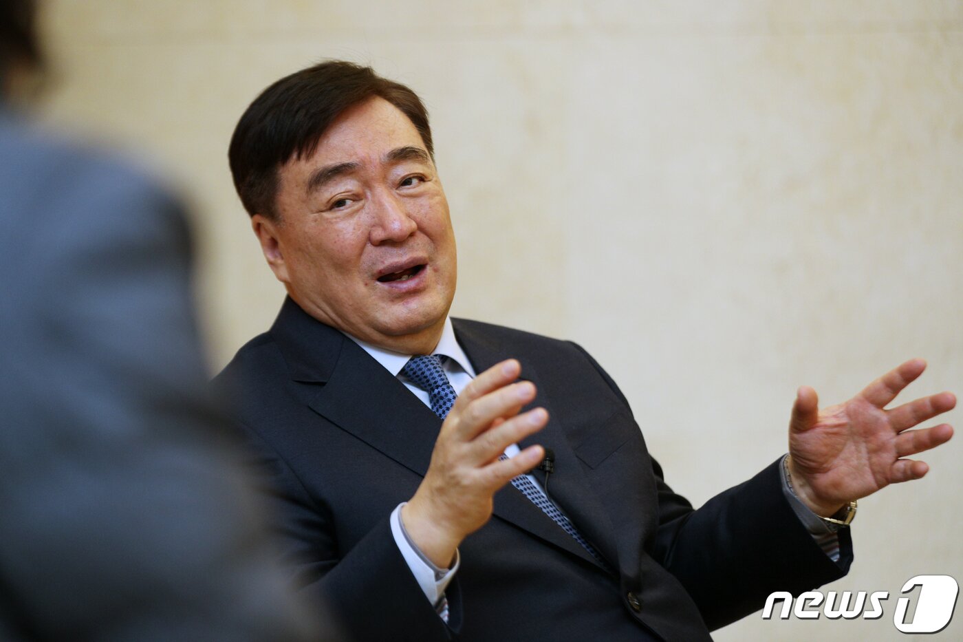 본문 이미지 - 싱하이밍 주한중국대사가 27일 서울 중구 주한중국대사관에서 뉴스1과 인터뷰를 하고있다. 2021.1.27/뉴스1 ⓒ News1 황기선 기자