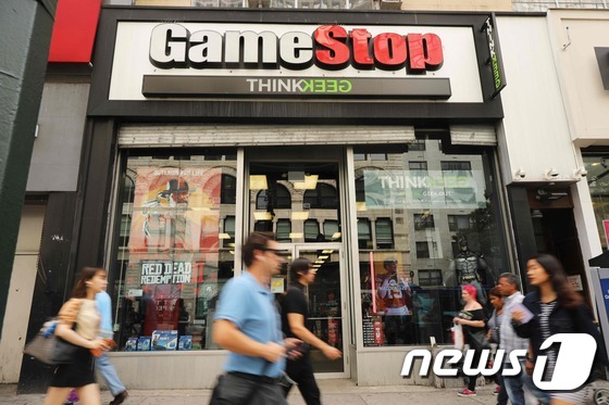 Robin Hood trading resumed, 30% increase outside game stop hours (complementary)