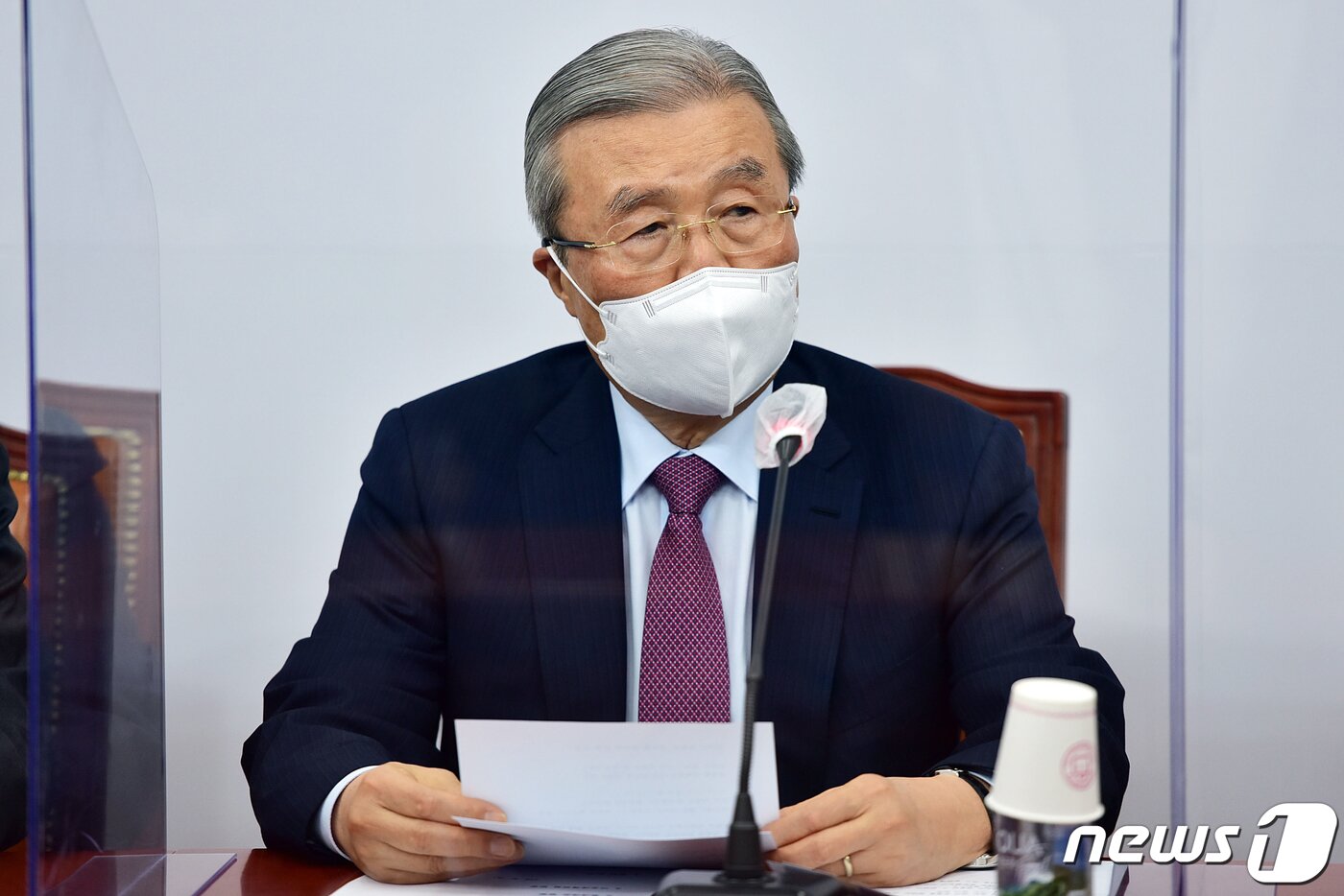 본문 이미지 - 김종인 국민의힘 비상대책위원장이 28일 서울 여의도 국회에서 열린 비상대책위원회의에서 모두발언을 하고 있다. 2021.1.28/뉴스1 ⓒ News1 성동훈 기자
