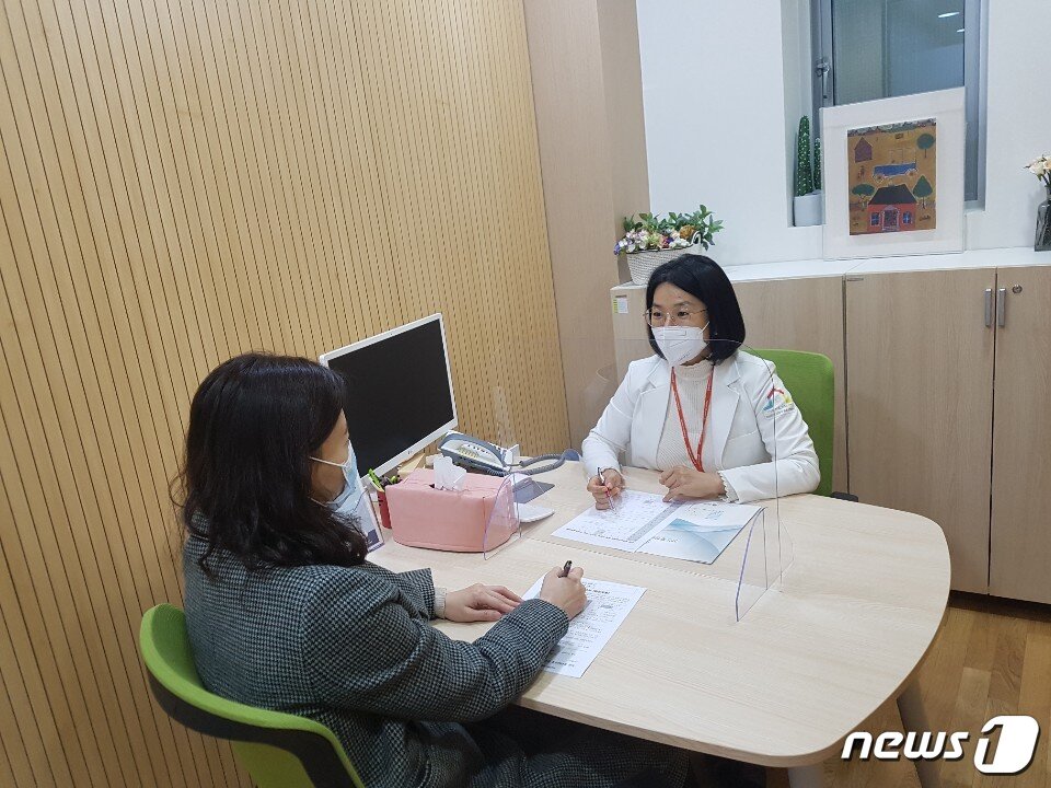 본문 이미지 - 전남권역 난임.우울증 상담센터에서 상담이 진행되고 있는 모습.(전남도 제공) 2020.1.28ⓒ 뉴스1