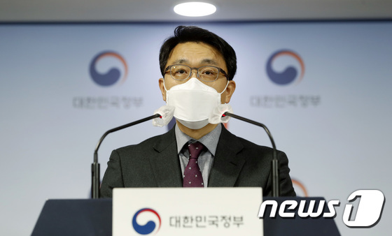 헌법재판소 결정 관련 브리핑하는 김진욱 초대 공수처장