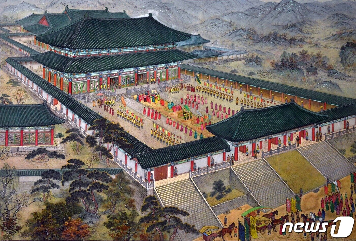 본문 이미지 - 만월대터 발굴성과에 기초해 그린 고려 왕궁과 회경전 앞 태조 왕건의 행차 모습. 이 그림은 왕건릉 입구 정자각에 전시돼 있다. (미디어한국학 제공) 2021.01.30.ⓒ 뉴스1