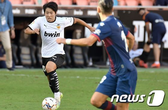 본문 이미지 - 발렌시아의 이강인 역시 어떤 형태든 해법이 필요해 보인다. ⓒ 뉴스1