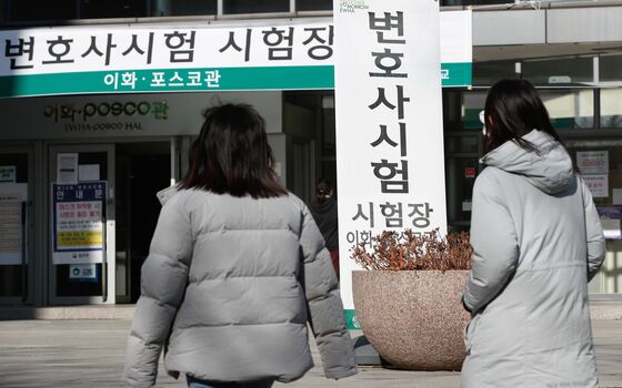 올해 변호사 시험 합격자 1744명…합격률 52.28%