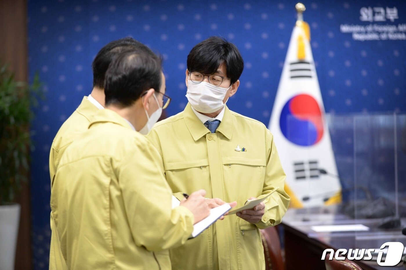 본문 이미지 - 외교부가 5일 오후 이란의 한국 선박 억류사건과 관련해 부내 대책회의를 열고, 향후 대응 방안을 논의했다. (외교부 제공) 2021.1.5/뉴스1