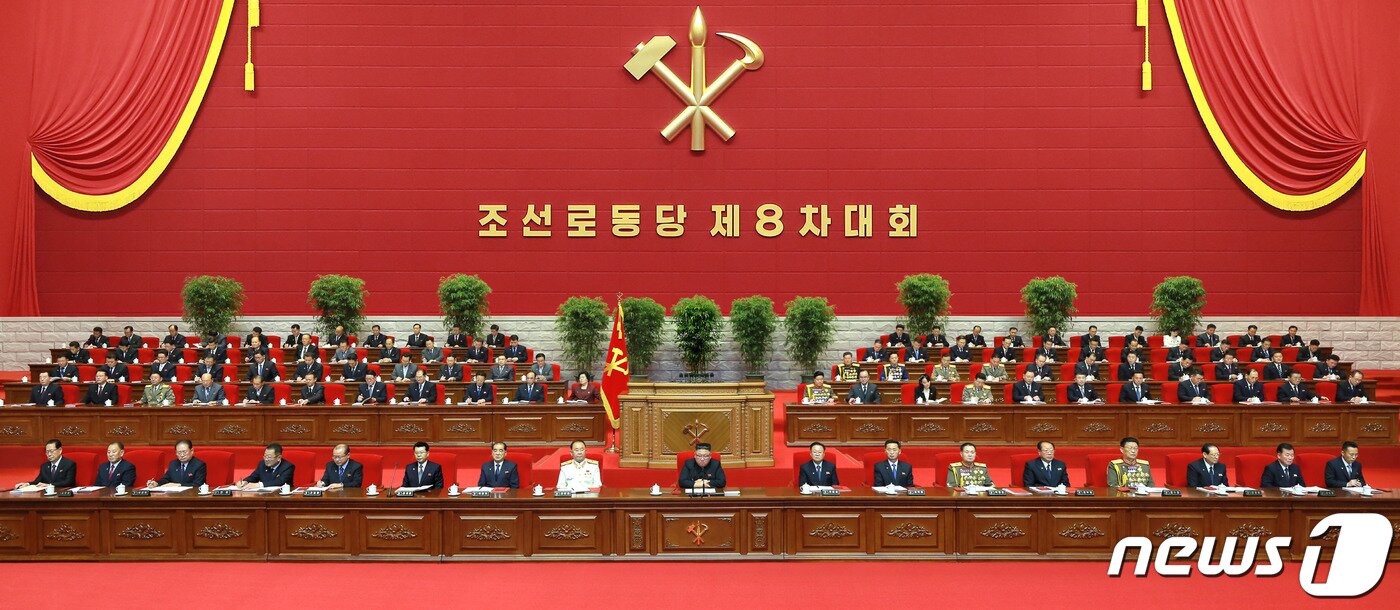 본문 이미지 - (평양 노동신문=뉴스1) = 지난 1월5일부터 12일까지 진행된 북한 노동당 제8차 대회 모습. [국내에서만 사용가능. 재배포 금지. DB 금지. For Use Only in the Republic of Korea. Redistribution Prohibited] rodongphoto@news1.kr