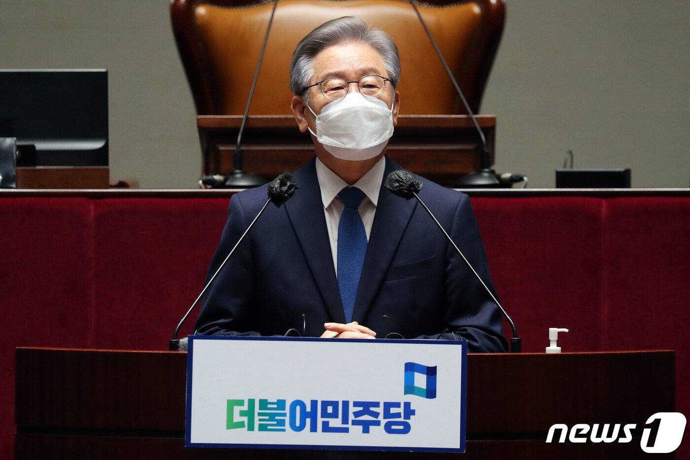 본문 이미지 - 이재명 대선 후보가 15일 오전 서울 여의도 국회 예결위회의장에서 열린 더불어민주당 의원총회에서 발언하고 있다. 2021.10.15/뉴스1 ⓒ News1 이동해 기자