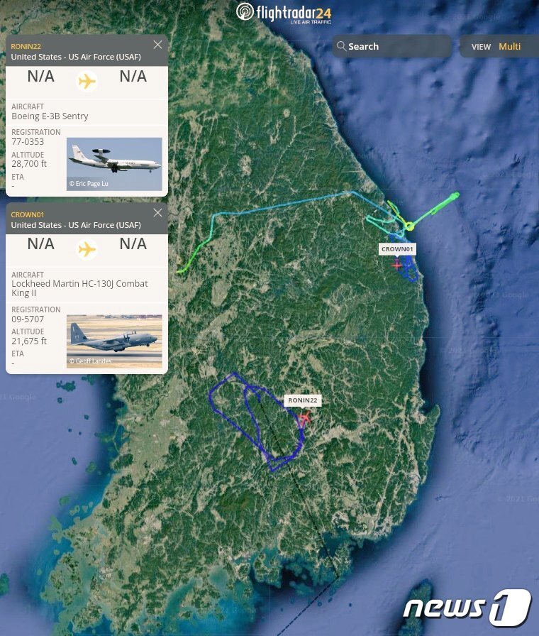 본문 이미지 - 한미 연합 전투탐색구조훈련이 진행 중이던 지난 13일 미 공군의 C-130J '허큘리스' 수송기와 E-3B '센트리' 공중조기경보통제기가 한반도 상공에서 동시에 포착됐다. (플라이트레이더24 캡처) ⓒ 뉴스1