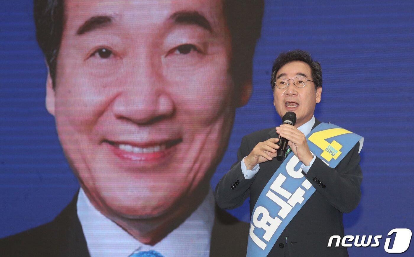 본문 이미지 - 이낙연 더불어민주당 대선 경선 후보가 2일 오후 부산 동구 부산국제여객선터미널 켄벤션 센터에서 열린 '부산·울산·경남 합동연설회'에서 정견발표를 하고 있다. 2021.10.2/뉴스1 ⓒ News1 여주연 기자