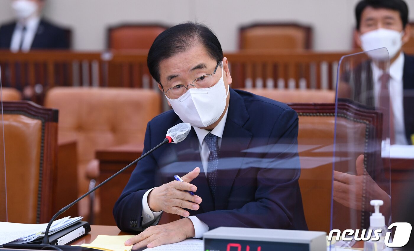 본문 이미지 - 정의용 외교부 장관이 20일 서울 여의도 국회에서 열린 외교통일위원회의 외교부에 대한 국정감사에서 의원 질의에 답변하고 있다. 2021.10.20/뉴스1 ⓒ News1 오대일 기자