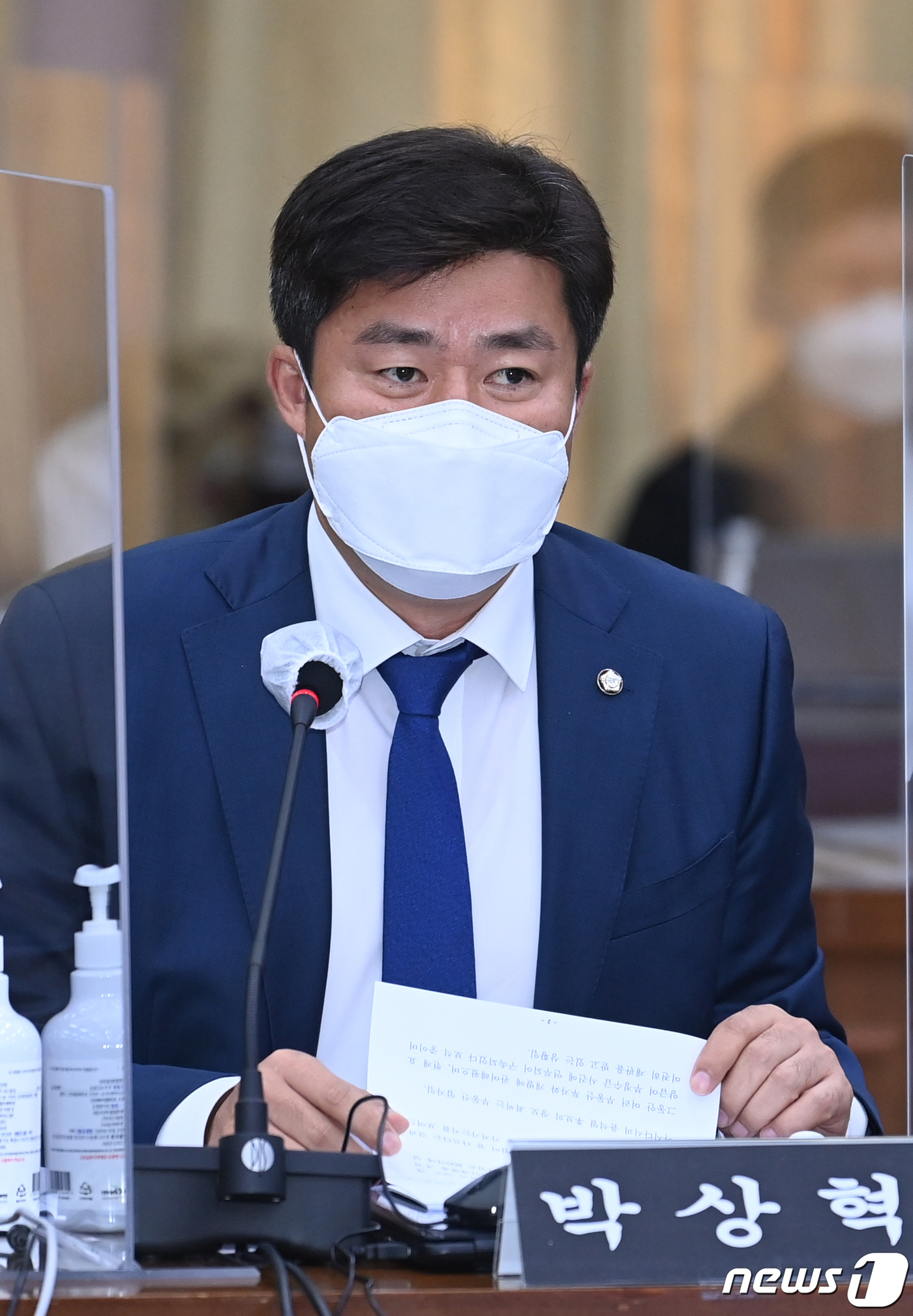 (수원=뉴스1) 경기사진공동취재단 = 박상혁 더불어민주당 의원이 20일 경기도청에 열린 '2021년 국회 국토교통위원회의 경기도에 대한 국정감사'에서 질의하고 있다. 2021.10 …