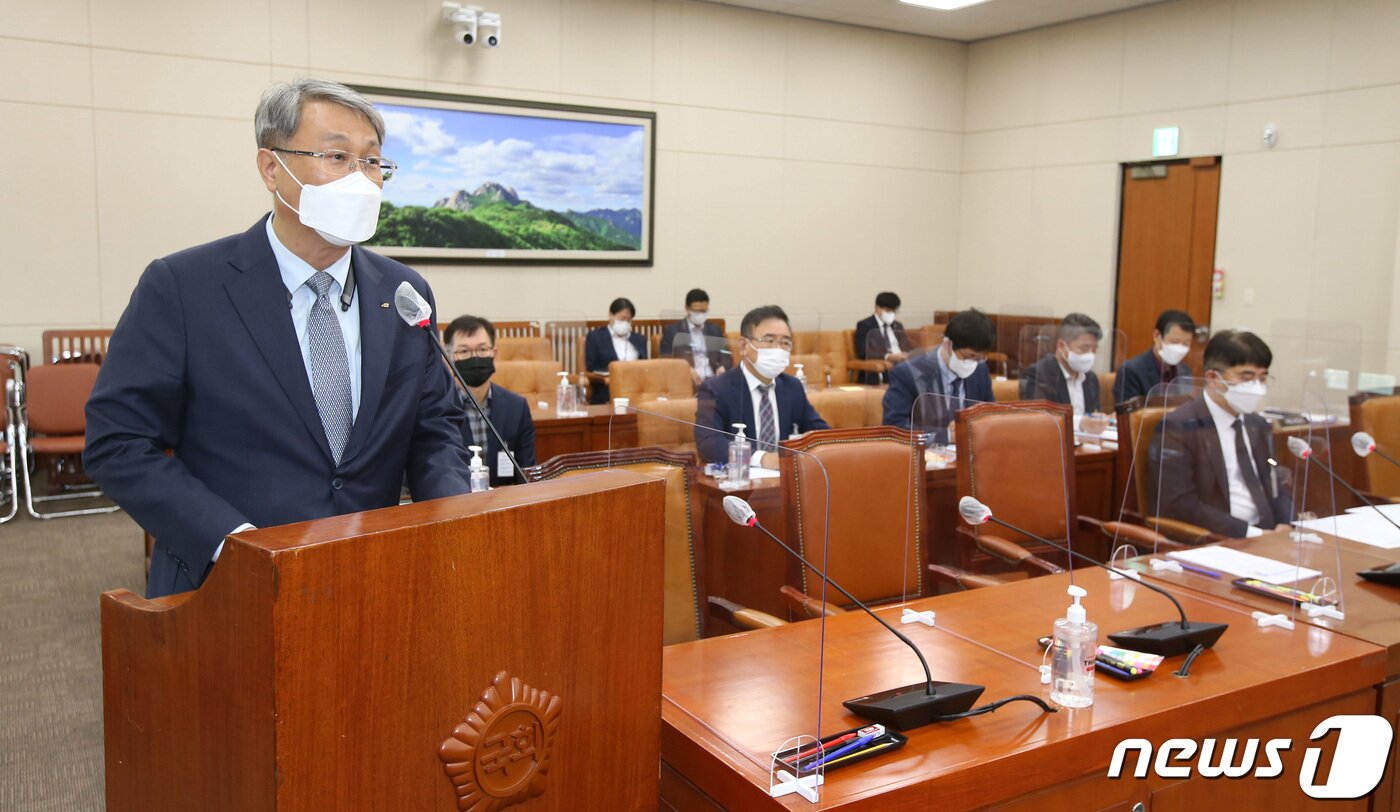 본문 이미지 - 박재현 수자원공사 사장이 21일 국회 환경노동위원회 전체회의에 참석해 긴급 현안보고를 하고 있다. 2021.10.21/뉴스1