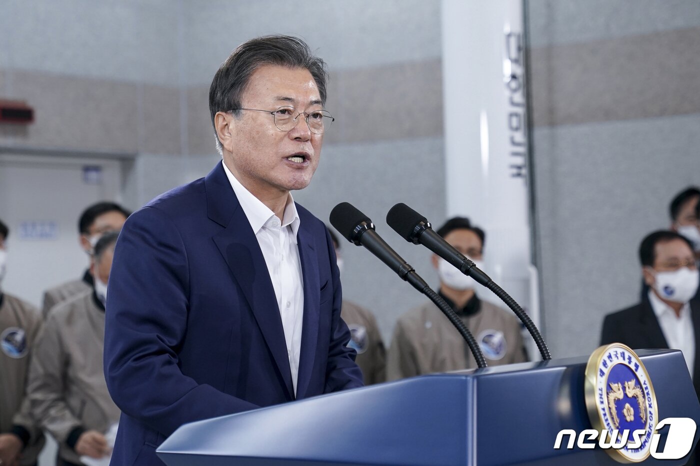 본문 이미지 - 문재인 대통령이 21일 오후 전남 고흥 나로우주센터에서 한국형 발사체 '누리호(KSLV-II)' 발사 참관을 마치고 대국민 메시지를 발표하고 있다. 2021.10.21/뉴스1 ⓒ News1 이광호 기자