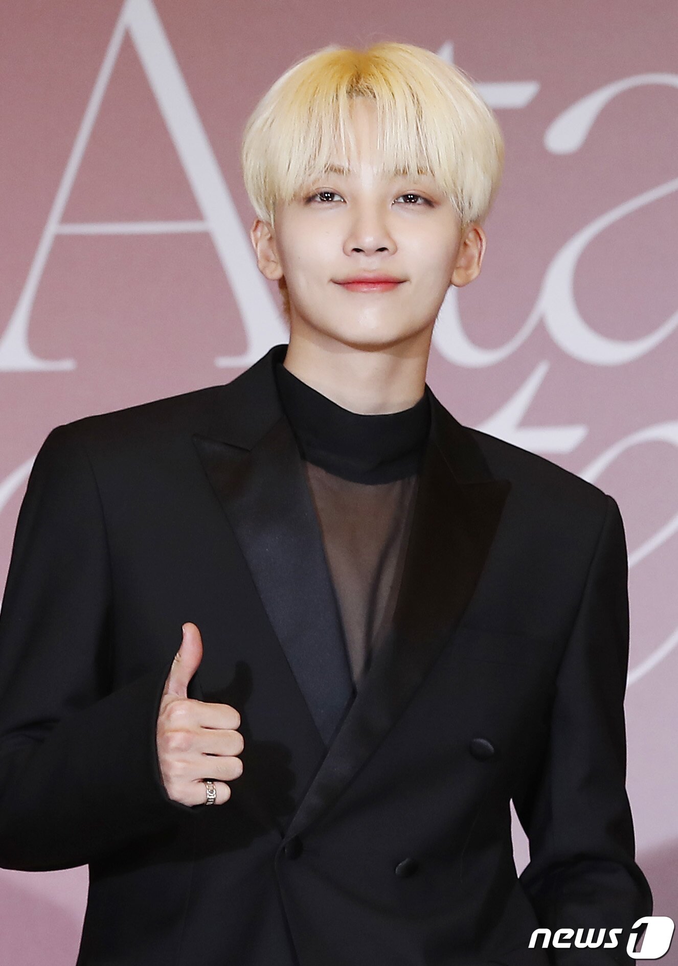 본문 이미지 - 그룹 세븐틴(Seventeen) 정한이 22일 오전 서울 영등포구 콘래드호텔에서 열린 미니 9집 '아타카(Attacca)‘ 발매기념 글로벌 기자간담회에 참석해 포즈를 취하고 있다. 2021.10.22/뉴스1 ⓒ News1 권현진 기자