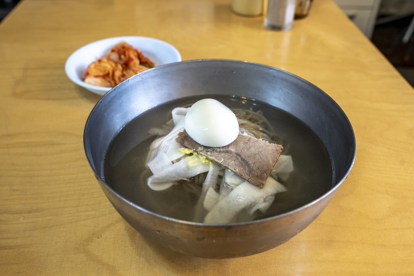 본문 이미지 - 서울어린이대공원 구의문 쪽에 자리한 오래된 평양냉면 전문점 '서복냉면'. 서울관광재단 제공