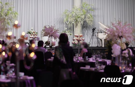 2서울의 한 결혼식장. 2021.10.24/뉴스1 © News1 이재명 기자