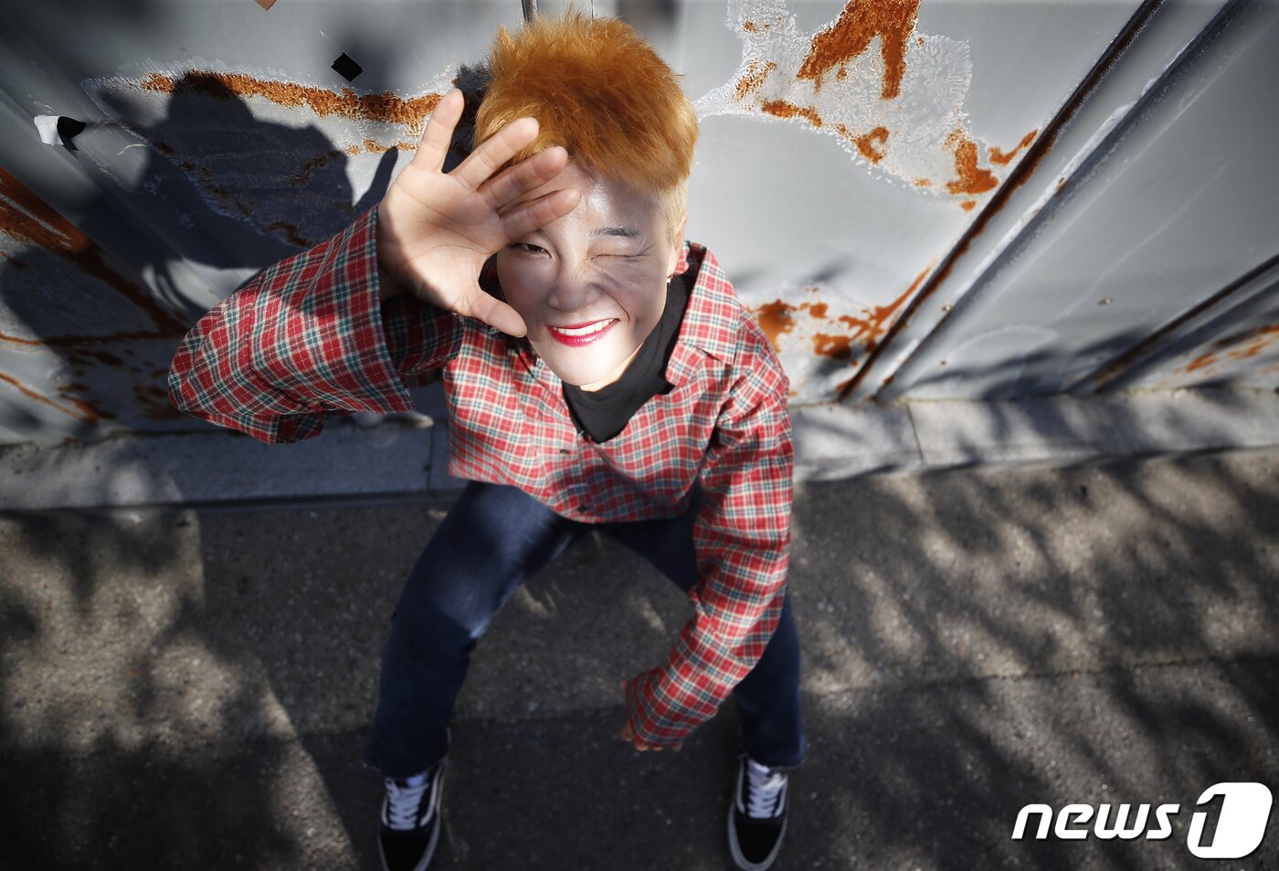 본문 이미지 - 개그우먼 김혜선이 22일 서울 상암동 인근에서 열린 뉴스1과의 인터뷰에 앞서 포즈를 취하고 있다. 2021.10.22/뉴스1 ⓒ News1 권현진 기자