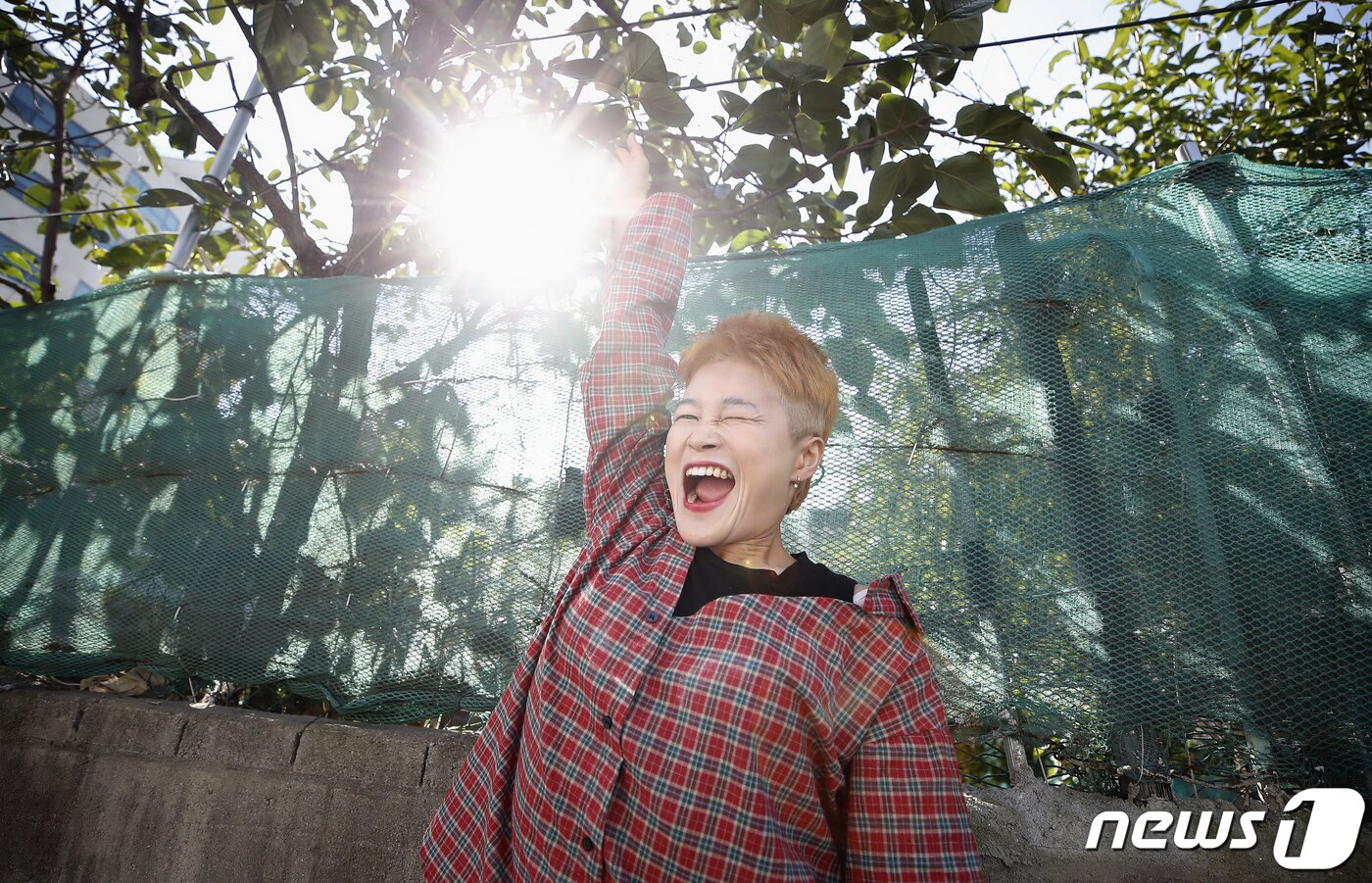 본문 이미지 - 개그우먼 김혜선이 22일 서울 상암동 인근에서 열린 뉴스1과의 인터뷰에 앞서 포즈를 취하고 있다. 2021.10.22/뉴스1 ⓒ News1 권현진 기자