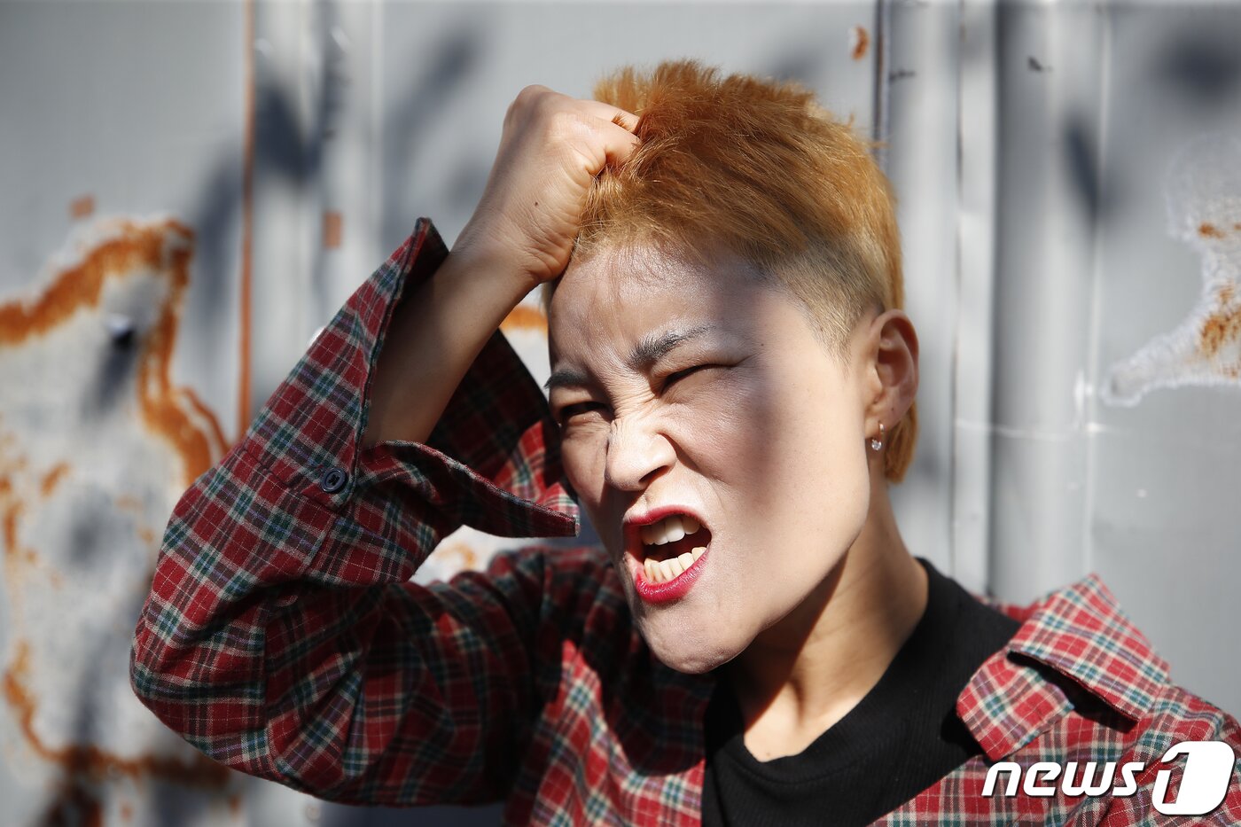 본문 이미지 - 개그우먼 김혜선이 22일 서울 상암동 인근에서 열린 뉴스1과의 인터뷰에 앞서 포즈를 취하고 있다. 2021.10.22/뉴스1 ⓒ News1 권현진 기자