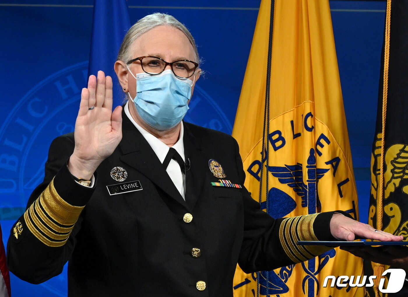 본문 이미지 - 레이철 레빈 미국 공중보건서비스단 보건차관보. ⓒ 로이터=뉴스1 ⓒ News1 정윤영 기자