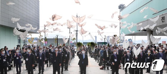 김대중평화회의 개회식서 띄운 평화의 비둘기 풍선