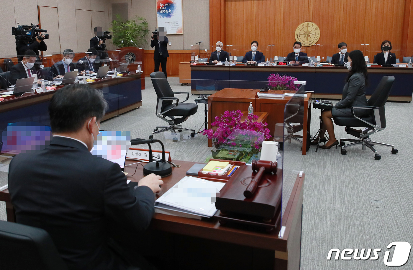 (서울=뉴스1) 국회사진취재단 = 28일 국정원 청사에서 국회 정보위원회의 국가정보원에 대한 국정감사가 열리고 있다. 2021.10.28/뉴스1