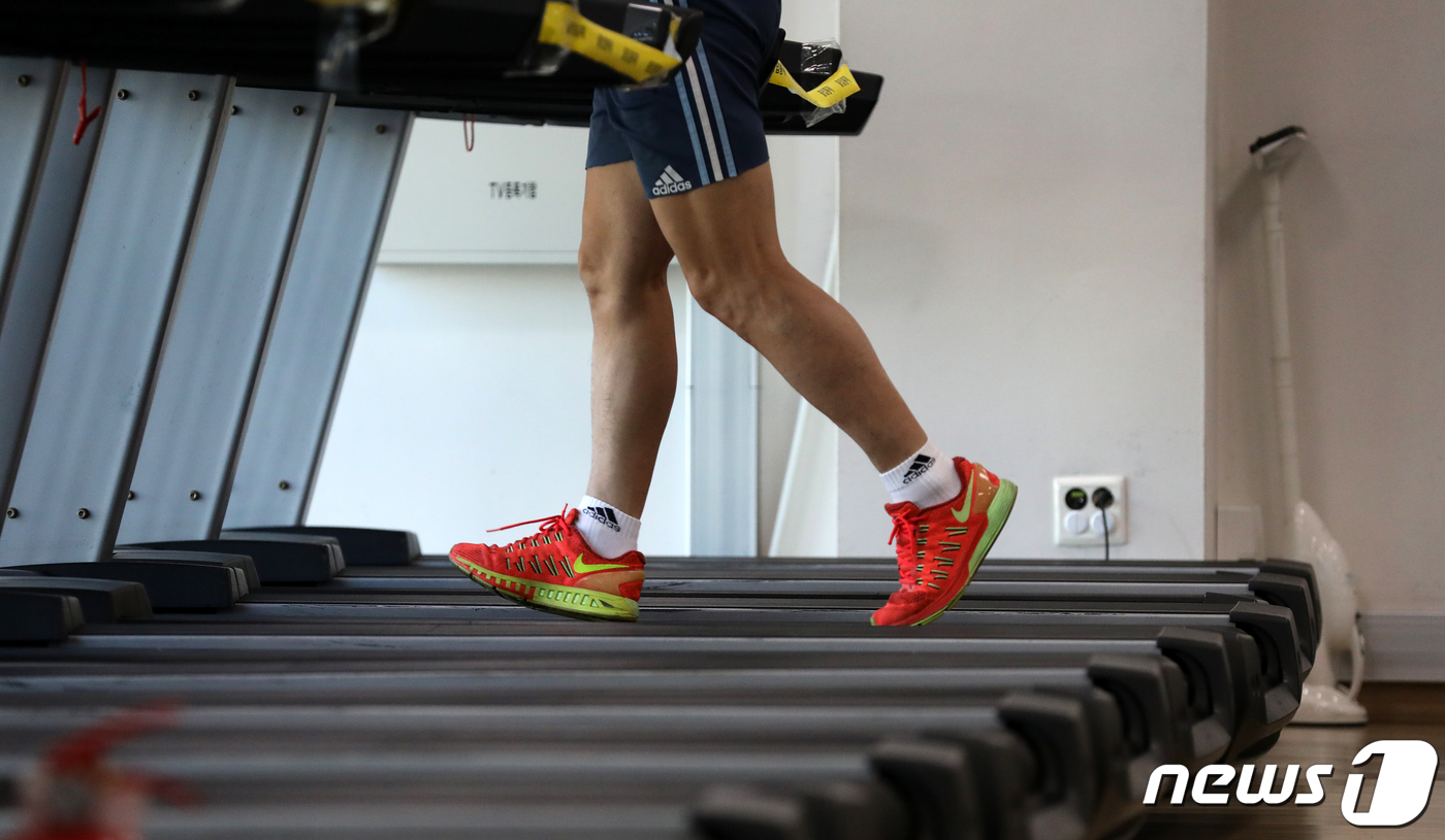 (서울=뉴스1) 이승배 기자 = 11월 '위드코로나' 시작과 함께 접종자 인센티브의 일종으로 '백신 패스'가 드디어 도입될 예정이다. 방역당국이 지난 25일 공개한 '단계적 일상회 …