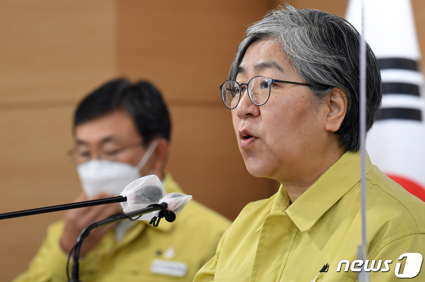 (서울=뉴스1) 송원영 기자 = 정은경 질병관리청장이 29일 오전 서울 종로구 정부서울청사 합동브리핑실에서 내달 1일부터 도입하는 새로운 방역 체계 '단계적 일상회복'의 최종 시행 …