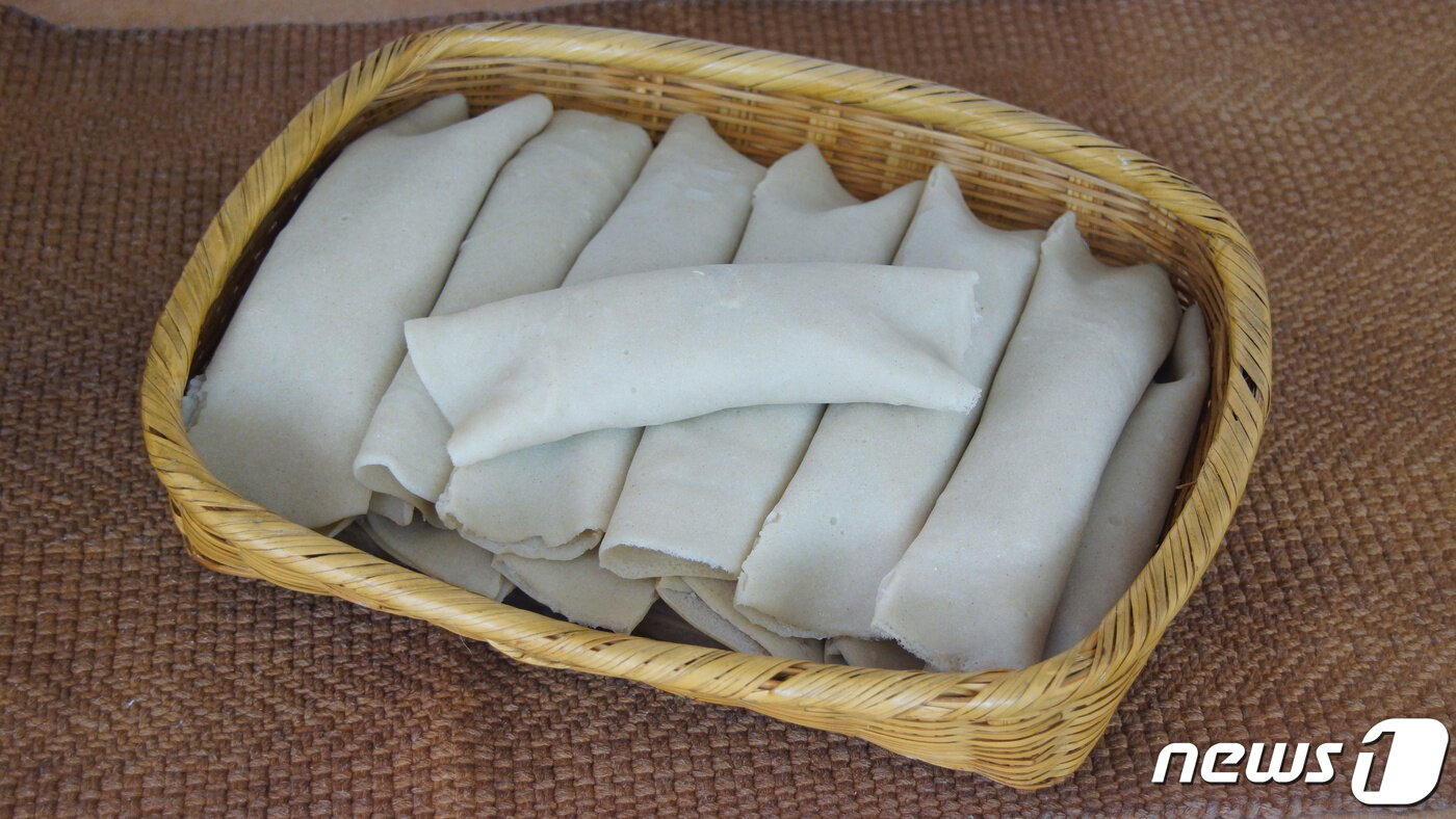 본문 이미지 - 빙떡(양용진 제주향토음식보존연구원장 제공)ⓒ 뉴스1