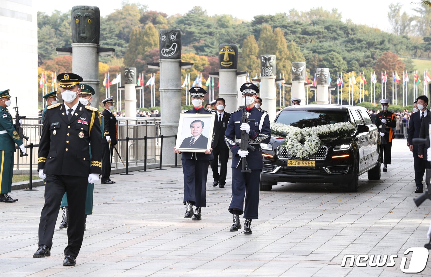 본문 이미지 - 고 노태우 전 대통령 국가장 영결식이 지난달 30일 서울 송파구 올림픽공원 평화의 광장에서 엄수됐다. 2021.10.30/뉴스1 ⓒ News1 사진공동취재단