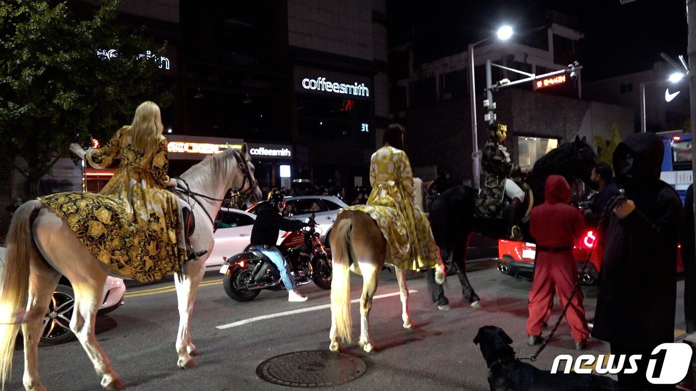 본문 이미지 - 서울 용산구 이태원 핼로윈 데이. 2021.5.31/뉴스1 ⓒ News1 조윤형기자, 이승아기자