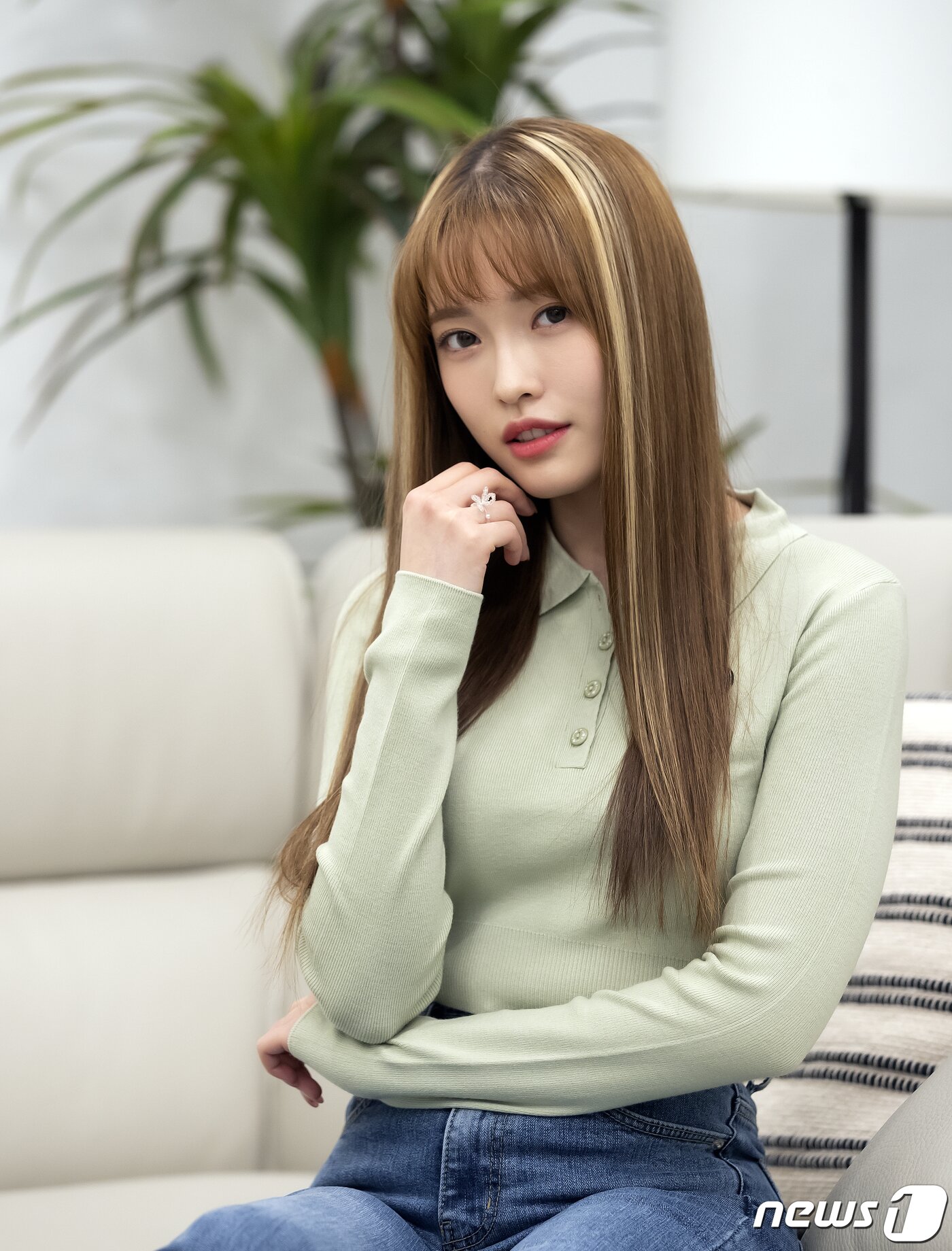 본문 이미지 - 미스틱스토리의 첫 걸그룹 빌리(Billlie)의 하람이 서울 용산구 한남동 미스틱스토리 사옥에서 진행된 뉴스1과의 인터뷰에 앞서 포즈를 취하고 있다. 2021.10.27/뉴스1 ⓒ News1 김진환 기자