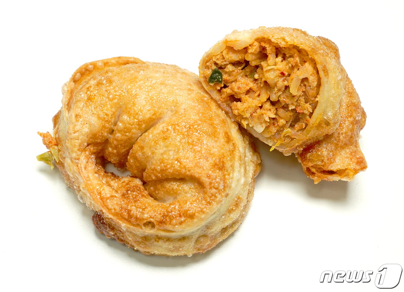 본문 이미지 - 세븐일레븐 '김치대왕손만두 튀김' (세븐일레븐, CJ제일제당 제공) ⓒ 뉴스1