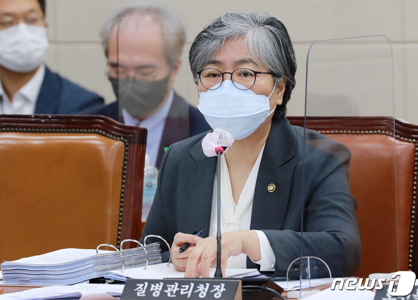 본문 이미지 - 정은경 질병관리청장이 7일 오전 서울 여의도 국회에서 열린 보건복지위원회의 보건복지부 및 질병관리청장에 대한 국정감사에 출석해 질의에 답변하고 있다./뉴스1 ⓒ News1 구윤성 기자