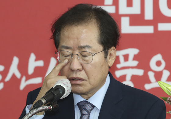 '다시 한번 나서 달라' 요구에 洪 "보수 더 당해야…보수만 위한 복귀 없다"