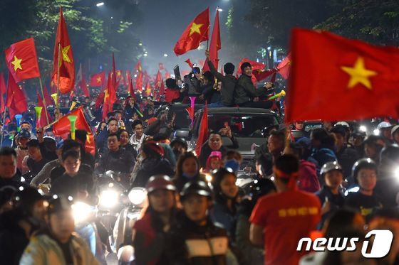 베트남 축구를 응원하는 팬들 © AFP=뉴스1