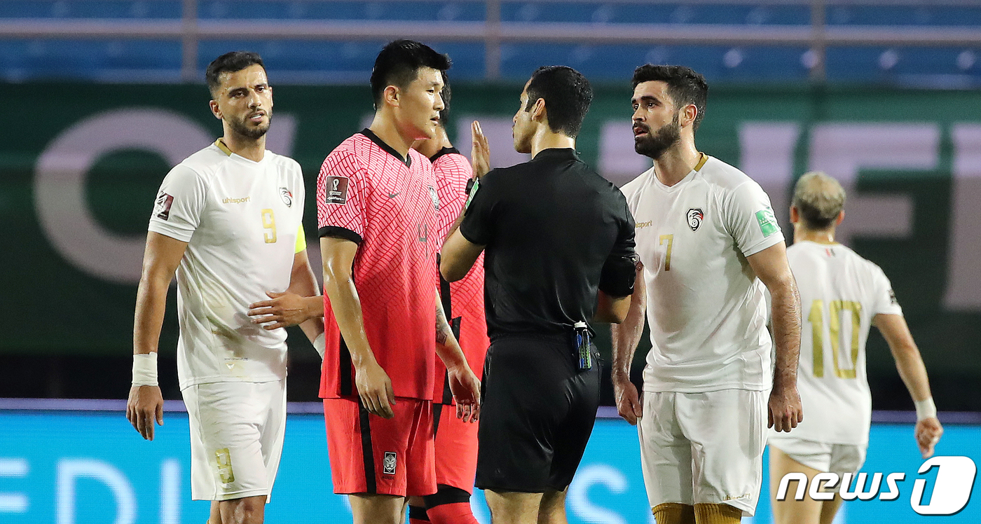 (안산=뉴스1) 김진환 기자 = 7일 오후 경기도 안산시 단원구 안산와스타디움에서 열린 2022 국제축구연맹(FIFA) 카타르 월드컵 아시아지역 최종예선 A조 대한민국과 시리아의 …