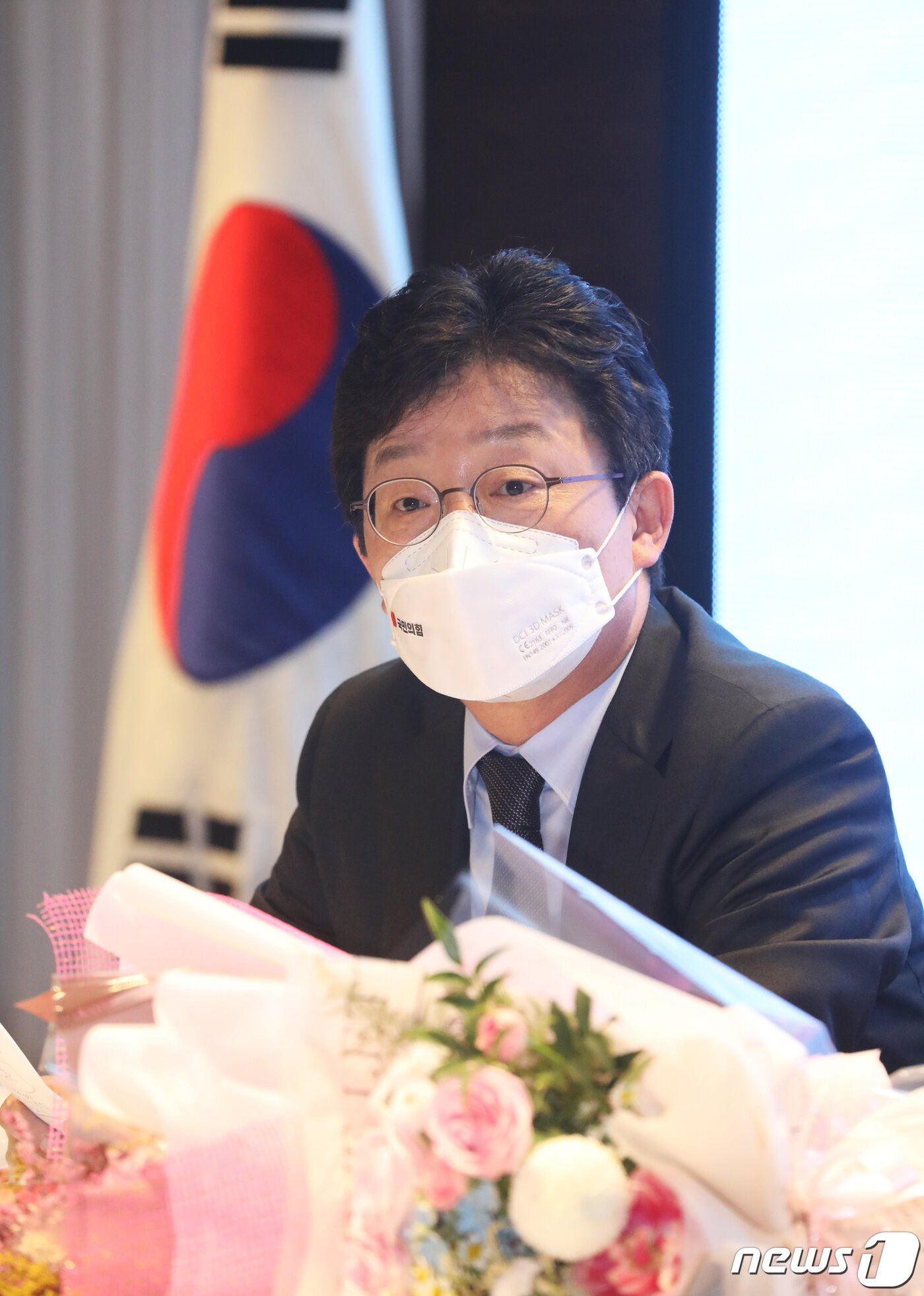 본문 이미지 - 유승민 국민의힘 대선 경선후보가 8일 오후 경남 김해시 내동 휴앤락 6층에서 열린 '김해을 당원 간담회'에서 발언하고 있다. 2021.10.8/뉴스1 ⓒ News1 여주연 기자