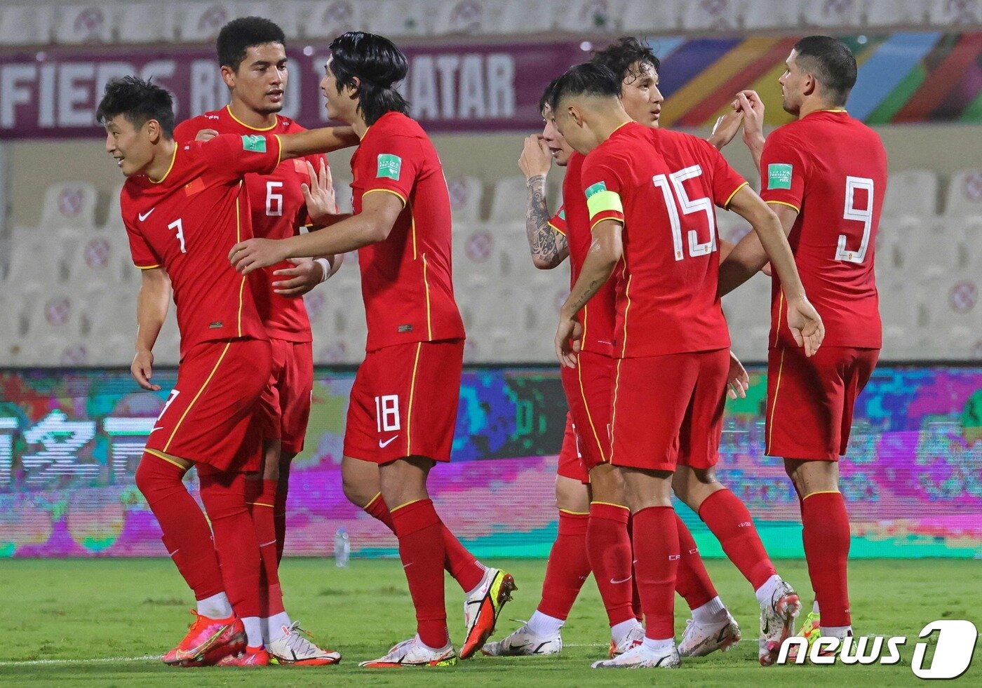 본문 이미지 - 최종예선 첫 승리를 거둔 중국 ⓒ AFP=뉴스1