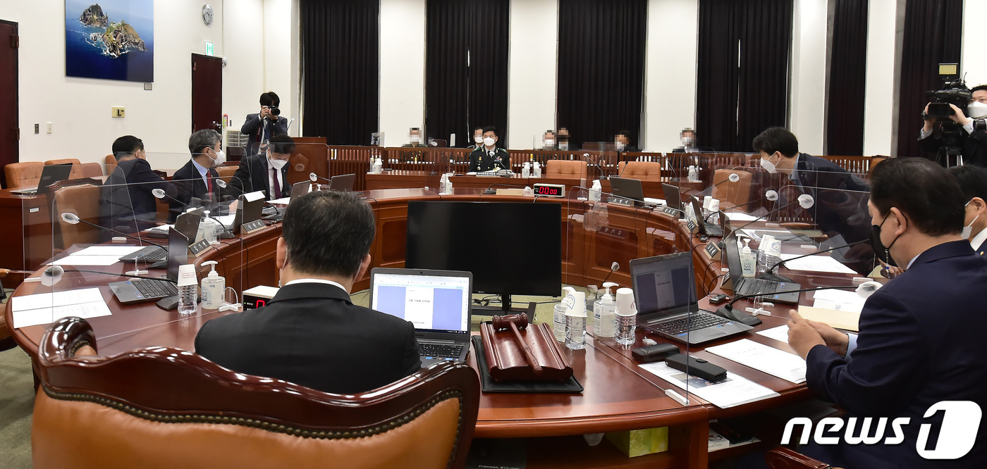 (서울=뉴스1) 이동해 기자 = 1일 서울 여의도 국회에서 국회 정보위원회, 2021년도 국군 사이버작전사령부(이하 사이버사령부) 국정감사가 진행되고 있다. 2021.11.1/뉴스 …