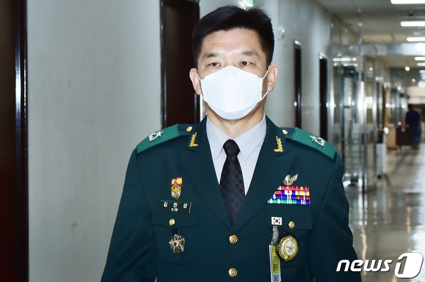 (서울=뉴스1) 이동해 기자 = 김한성 사령관이 1일 서울 여의도 국회에서 열린 국회 정보위원회, 2021년도 국군 사이버작전사령부(이하 사이버사령부) 국정감사에 출석하고 있다. …