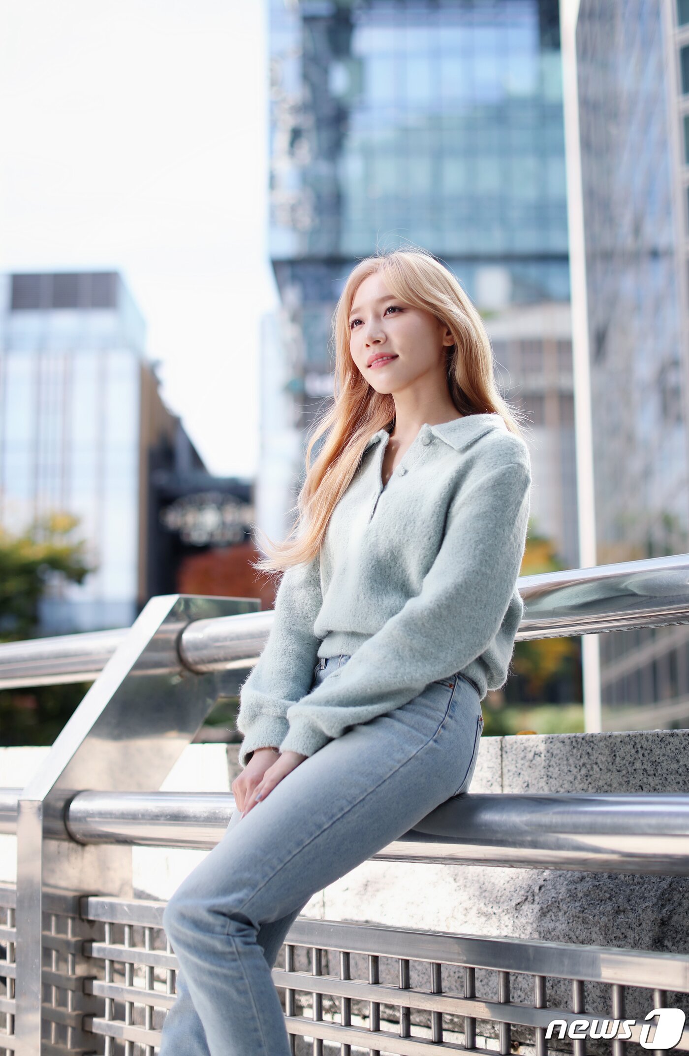 본문 이미지 - 걸그룹 라붐(LABOUM) 소연이 서울 종로구 뉴스1 본사에서 열린 인터뷰에 앞서 포즈를 취하고 있다. / 뉴스1 ⓒ News1 권현진 기자