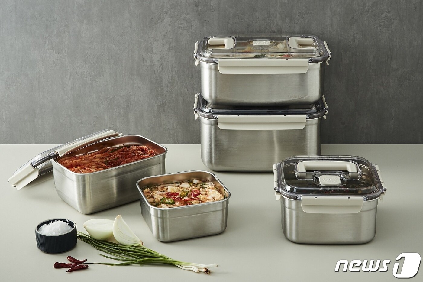 본문 이미지 - 리뉴얼된 락앤락 '숨쉬는 스텐 김치통' (락앤락 제공) ⓒ 뉴스1