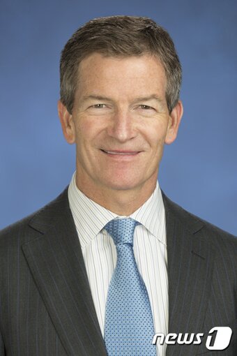 본문 이미지 - 진 사익스(Gene Sykes) 골드만삭스 전 공동회장 ⓒ 뉴스1