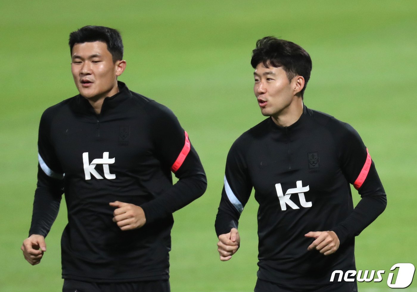 본문 이미지 - 축구 대표팀의 손흥민&#40;왼쪽&#41;과 김민재. /뉴스1 ⓒ News1 이성철 기자