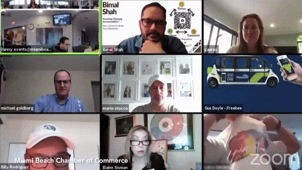 본문 이미지 - 미국 마이애미 상공회의소의 화상회의 시간에 한 남성이 나체로 돌아다니는 모습이 포착됐다. (데일리스타 갈무리) ⓒ 뉴스1