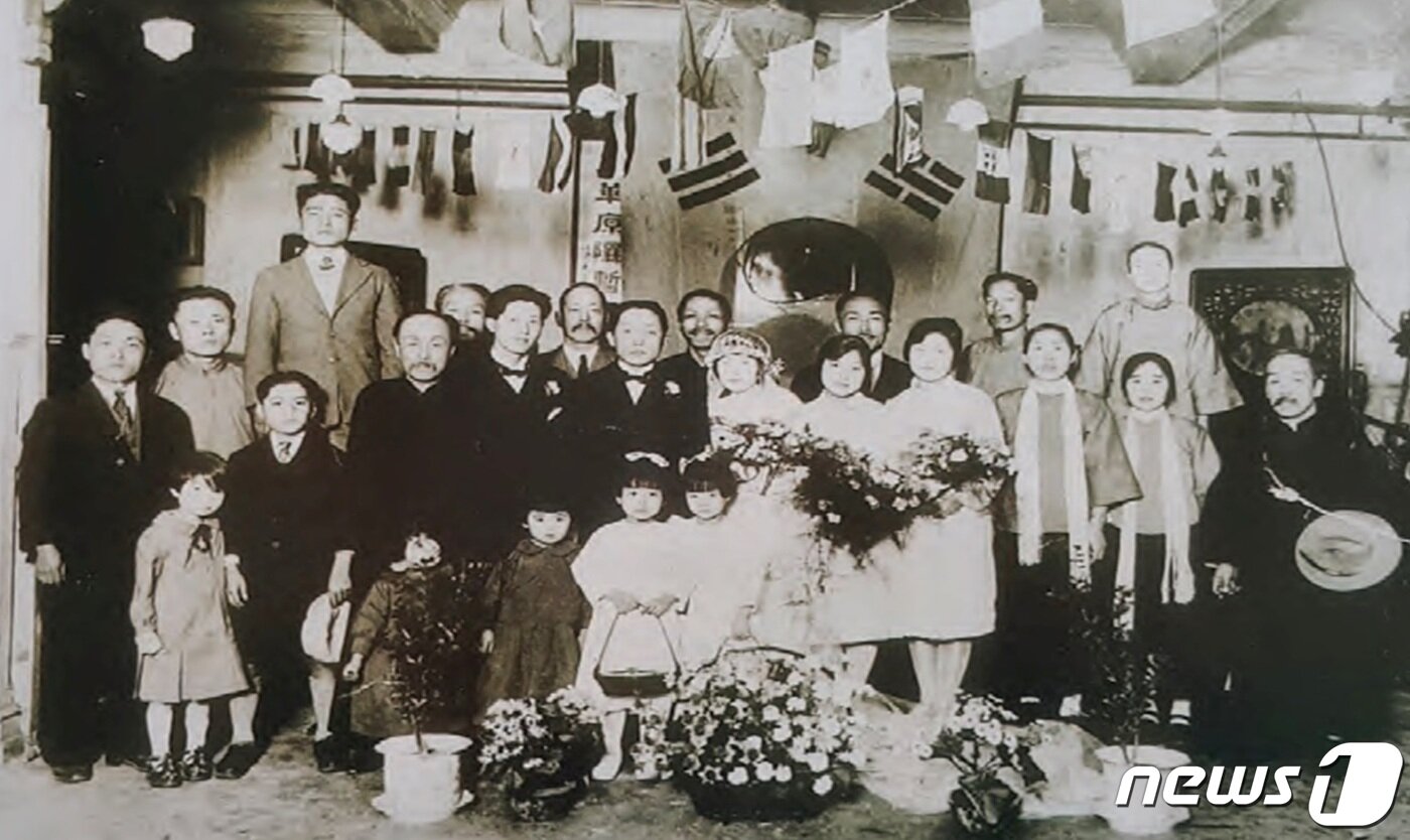 본문 이미지 - 연병환 선생의 딸인 연미당 선생 결혼식.(증평군 제공)ⓒ 뉴스1