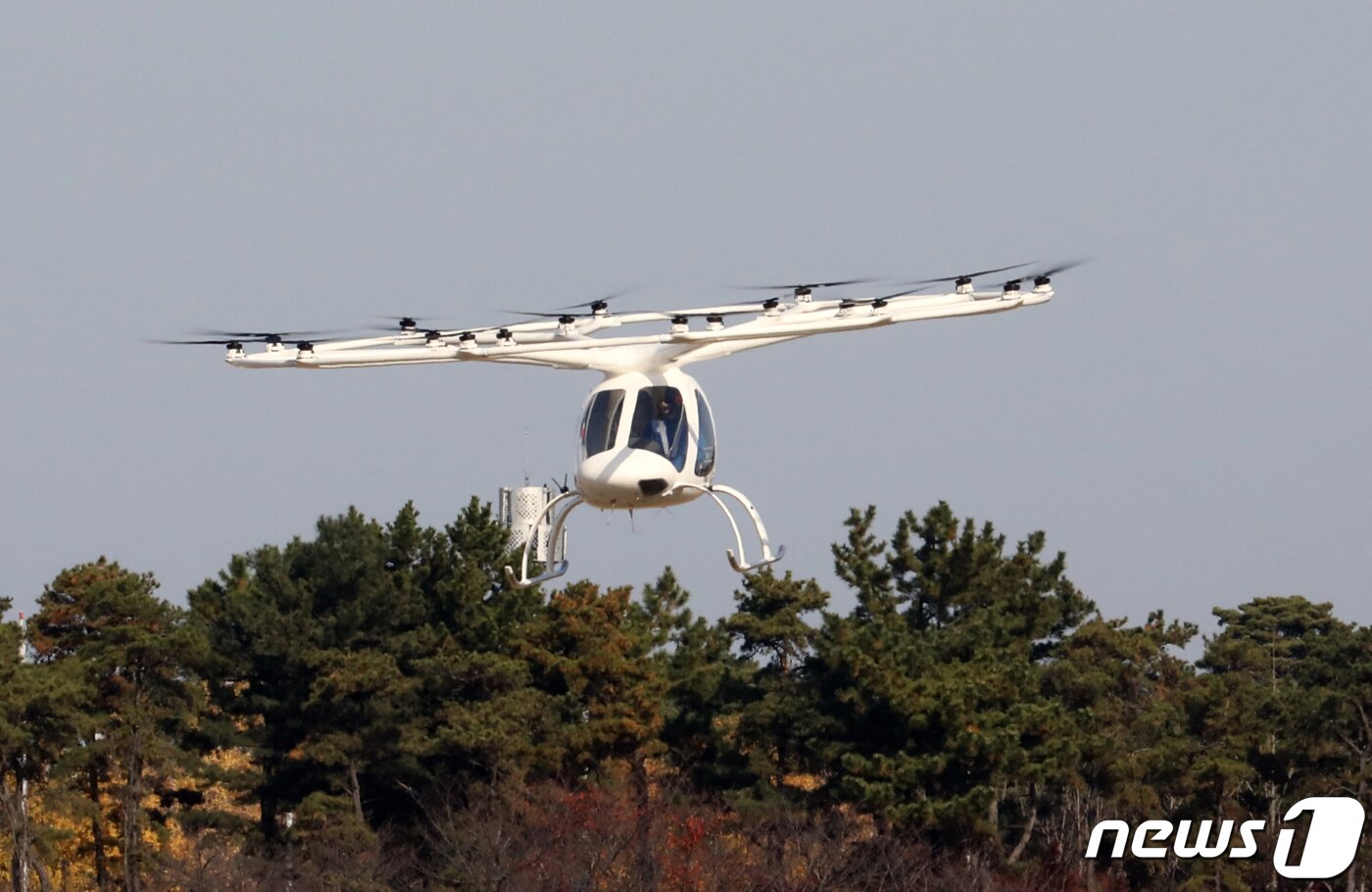 본문 이미지 - 지난해 말 인천시 중구 영종도에서 시행된 드론택시 시연행사. 뉴스1 DB ⓒ News1 정진욱 기자